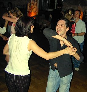 Salsa im Hauptbahnhof in Leipzig